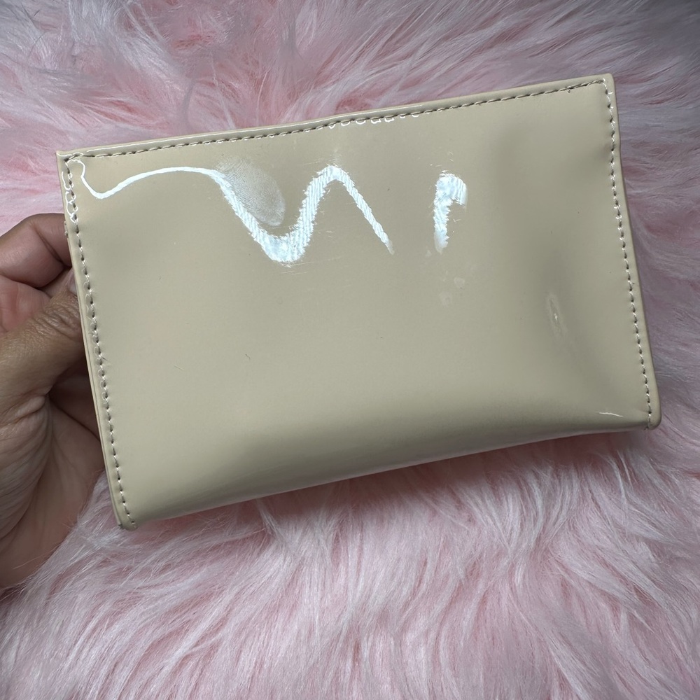 Yves Saint Laurent Nude Cosmetic Bag with Libre Set - Picture 3 of 3
